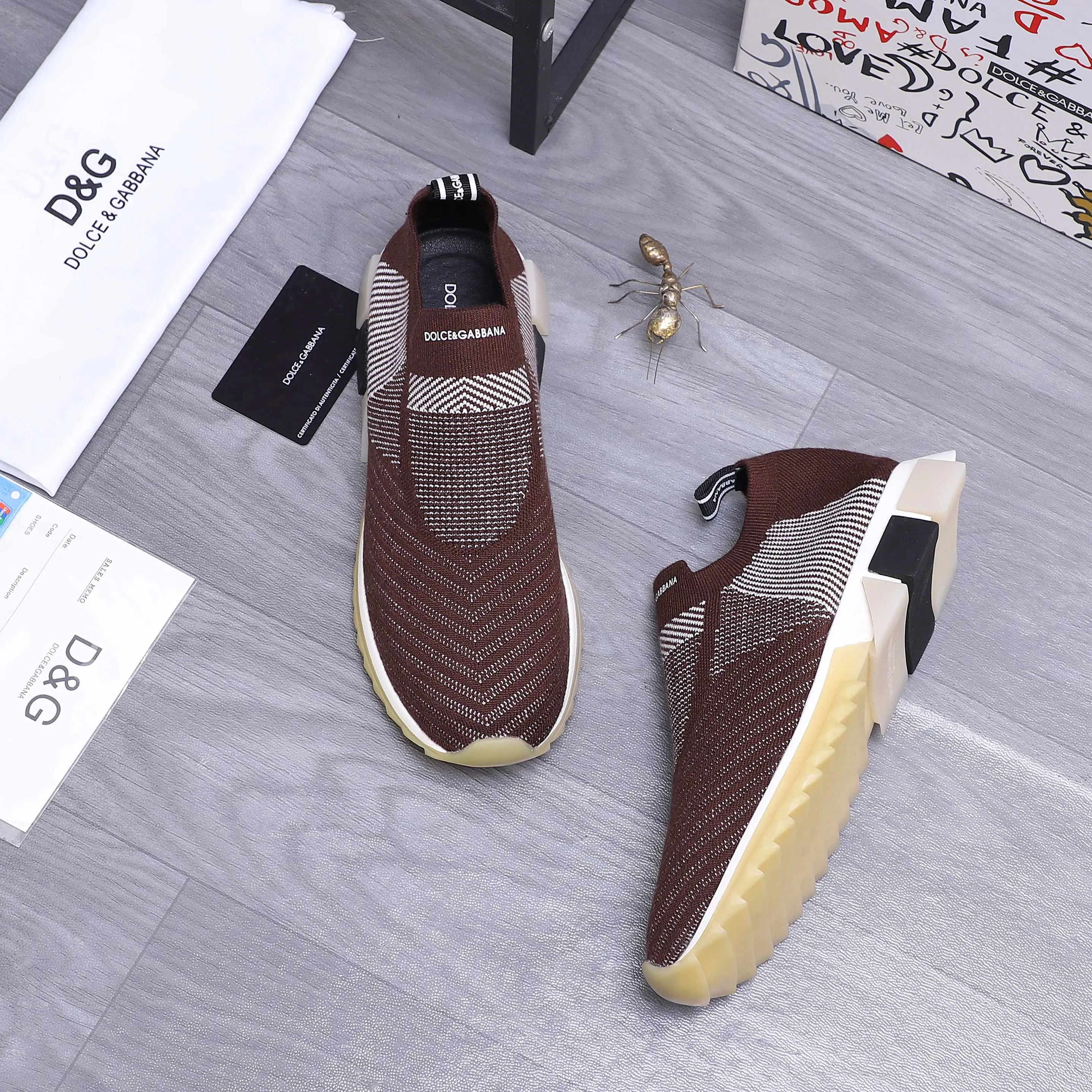 Men's shoes 💰p360 Product trademark: DG (Dolce & Gabbana) casual shoes for couples. Regular size: 36-46 (45.46 is custom-made and non-refundable) Product materials: Selected fly-knit breathable upper, cowhide insole, rubber outsole